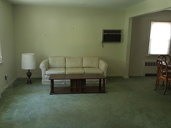 5th image of 55 Evergreen Ave
