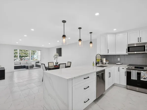 2300 NE 1st Lane #201, Boynton Beach, FL 33435