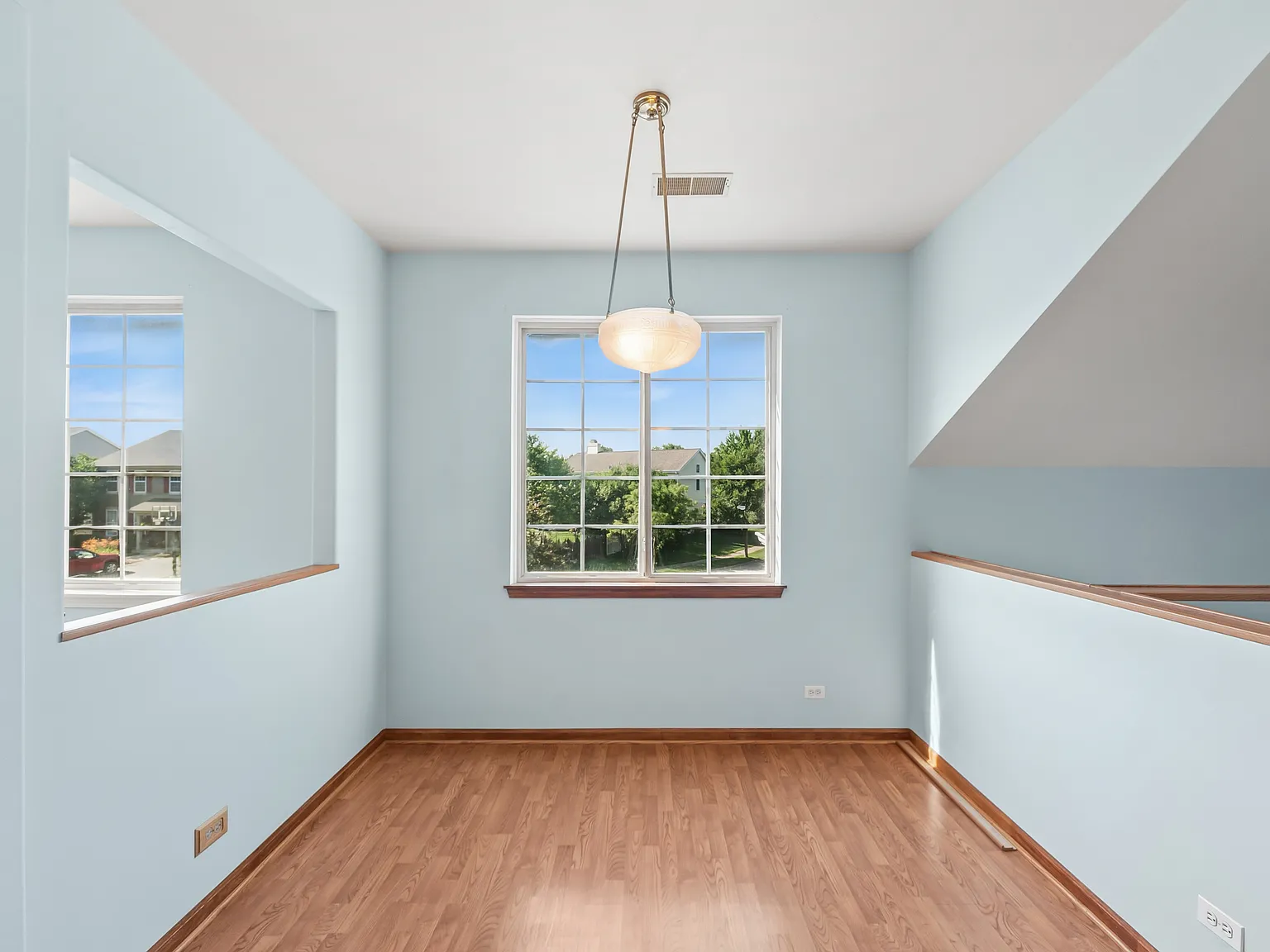 2 bed, 1400 sqft, $2,550 — Photo 3
