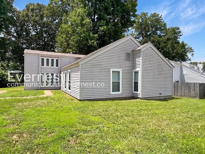 3743 Oak Lake Ln — Photo 2