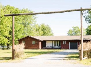 8501 Valley Rd, Benton, IL 62812