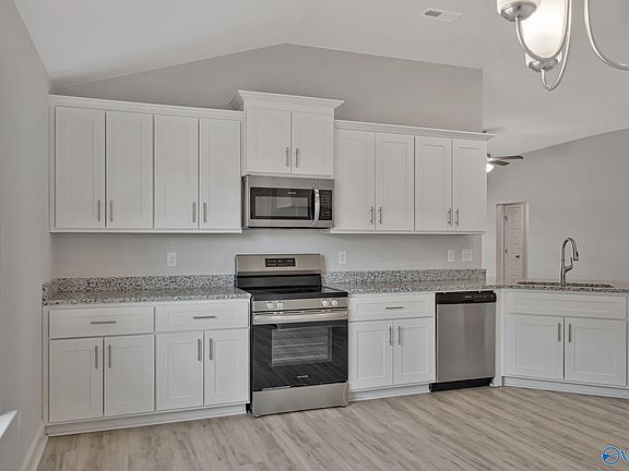 2nd image of 200 Rim Rock Cir