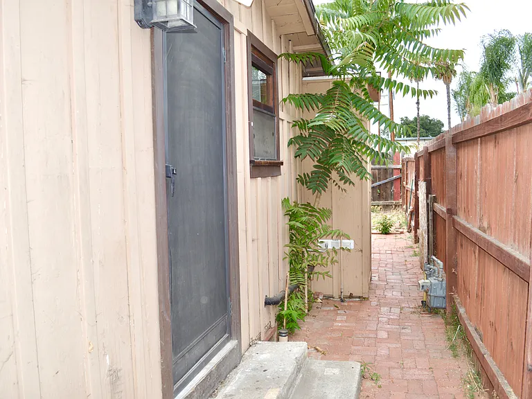 340 Waverly Pl — Photo 5
