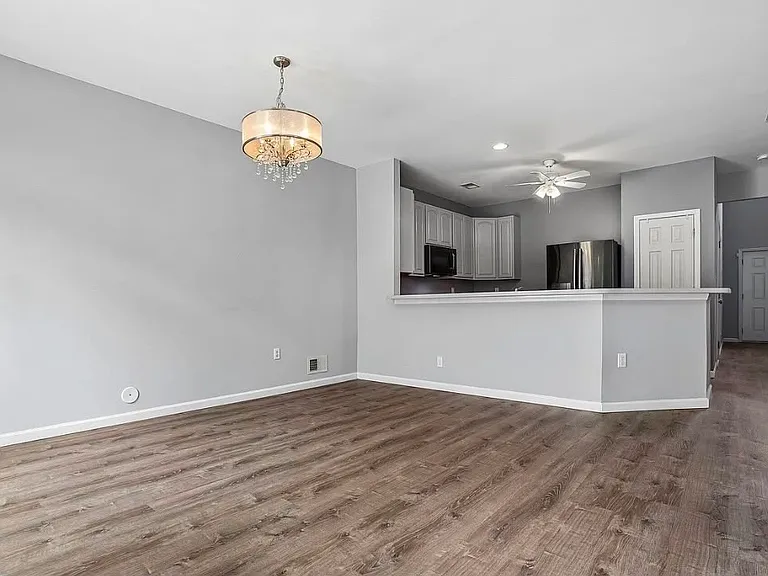 100 Pine St #5 — Photo 10
