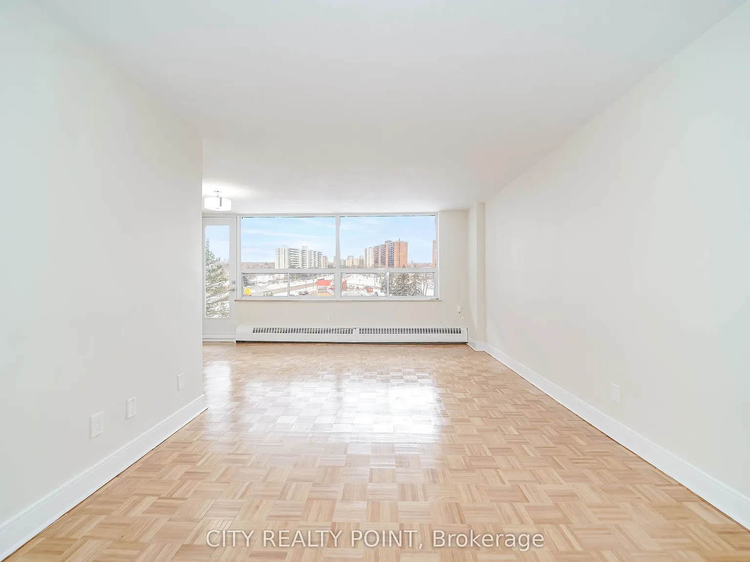 6200 Bathurst St — Photo 3