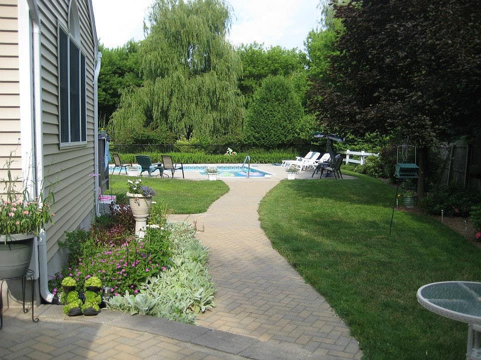 2nd image of 19 Valley View Ln