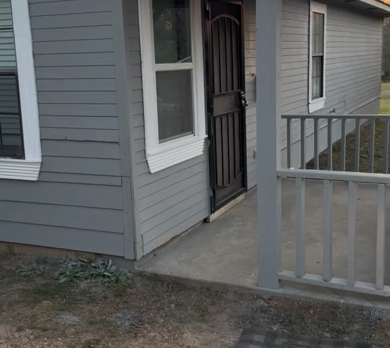 961 Stop And Go St E — Photo 1