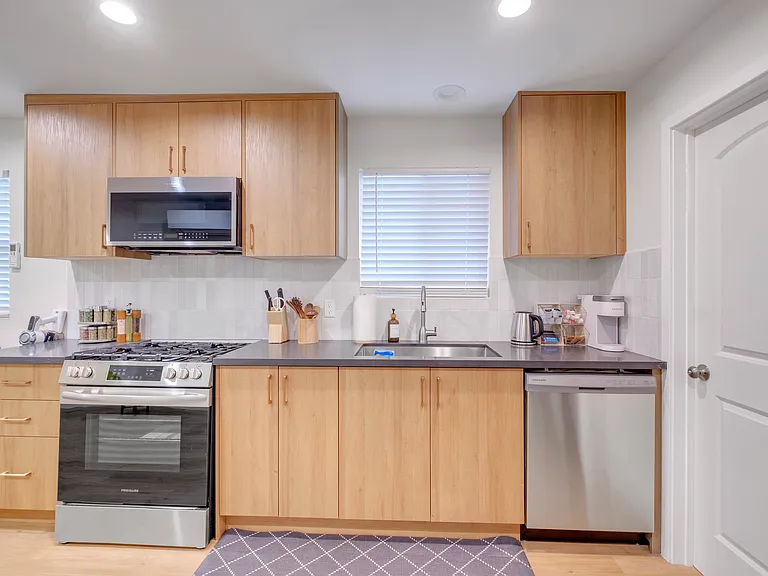 217 S McPherrin Ave — Photo 6