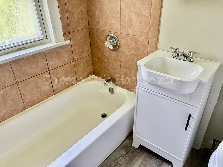 12138 S Parnell Ave — Photo 10