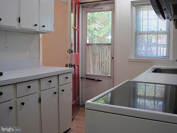4th image of 2828 S Abingdon St #B