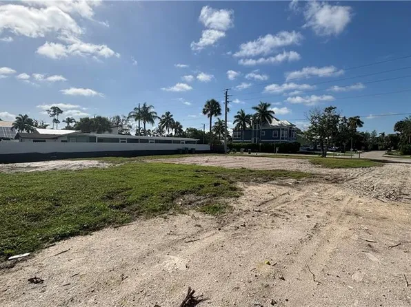 2595 Becca AVE, NAPLES, FL 34112