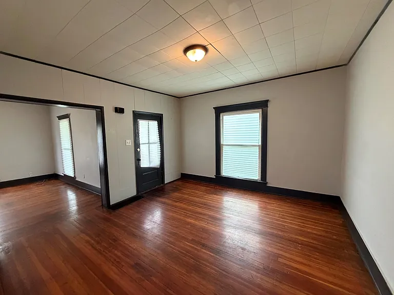 1132 N Gilbert St — Photo 9