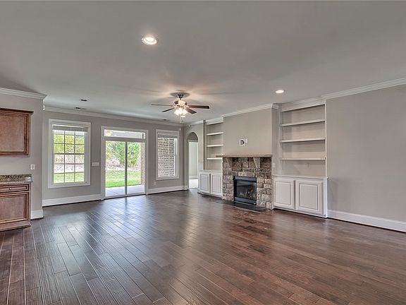 5th image of 504 Cross Creek Dr