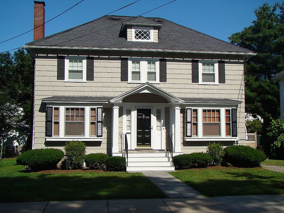 2nd image of 42 Parklawn Rd