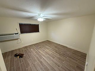 5th image of 4252 Oxford Ave