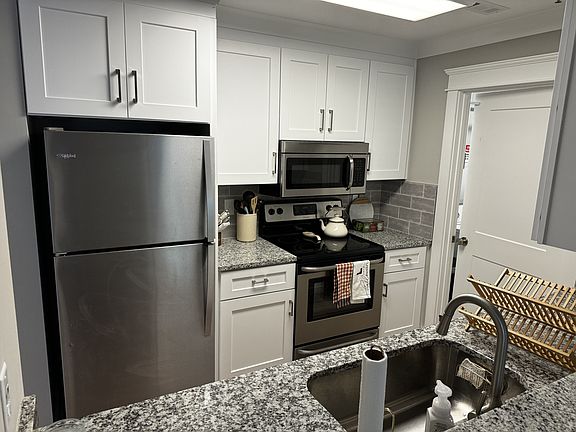 4th image of 2424 Selwyn Ave #11332867