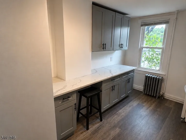 6 Lackawanna Pl #2F — Photo 2