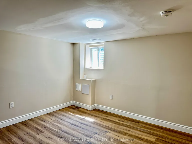 26 Dunblaine Cres — Photo 11