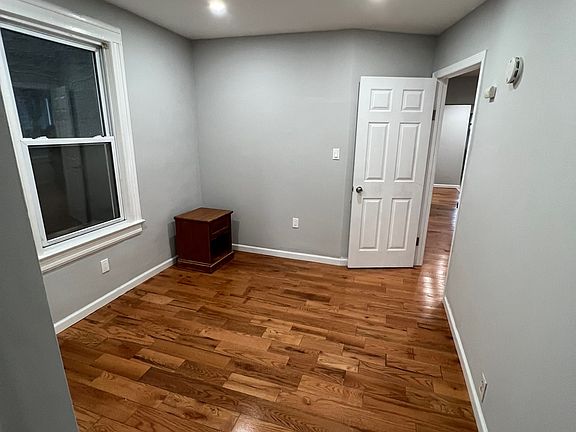 4th image of 109 Columbus Pl APT 1