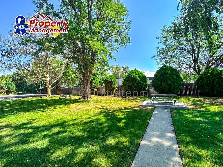 737 W Belmont St — Photo 17