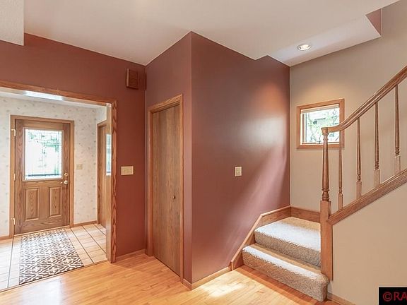 2nd image of 225 W Lewis St