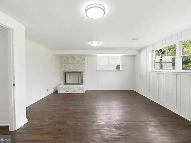 9831 Singleton Dr — Photo 17