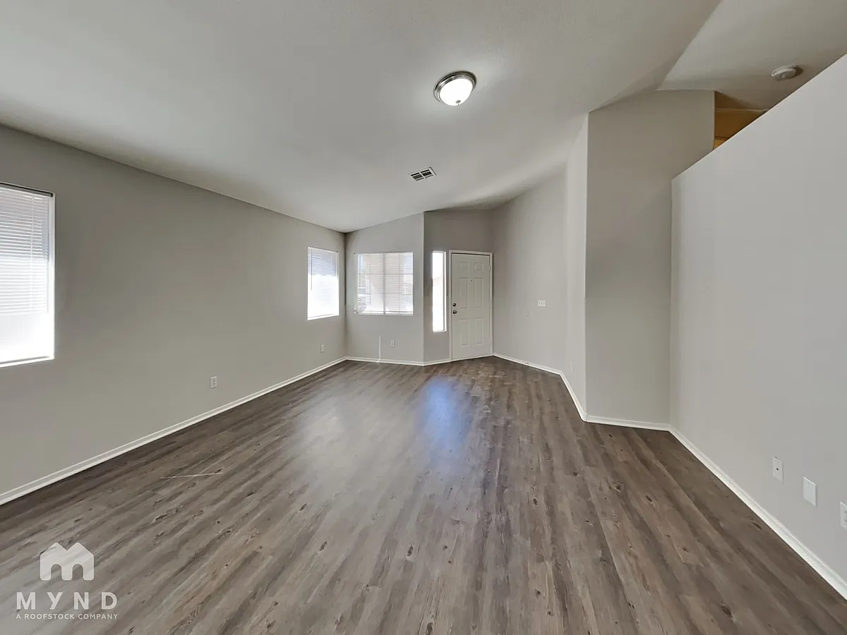 Building Photo - 2858 Mount Hope Dr