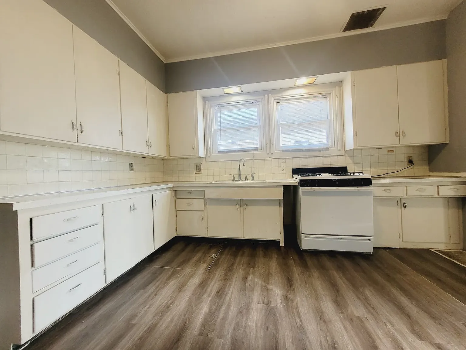 412 E Yund St - 1 — Photo 2