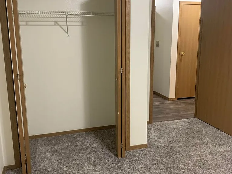 Dakota E & W Apartments — Photo 24