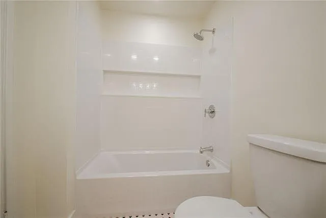 2511 Saint Charles Ave #302 — Photo 19