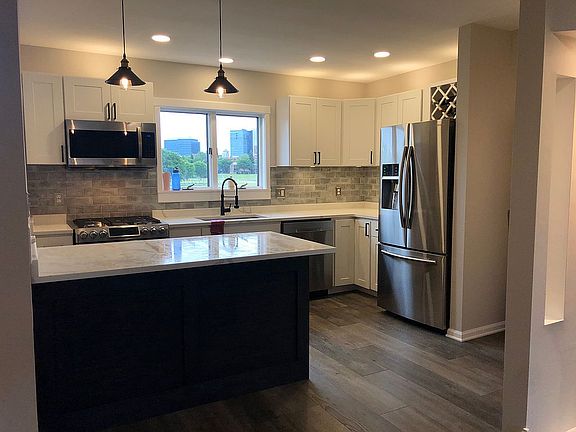 4th image of 359 Lakefront Blvd