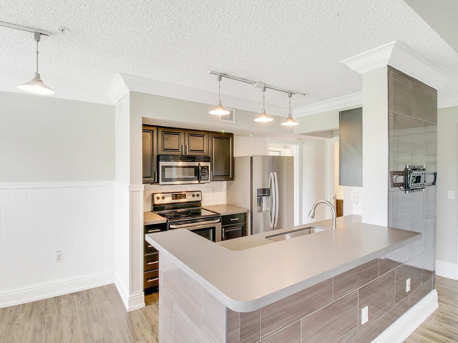 1 bed, 1.0 bath, 707 sqft, $2,000 — Photo 3