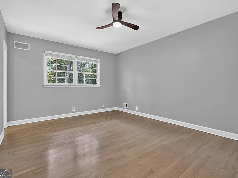 4854 Springfield Dr — Photo 35