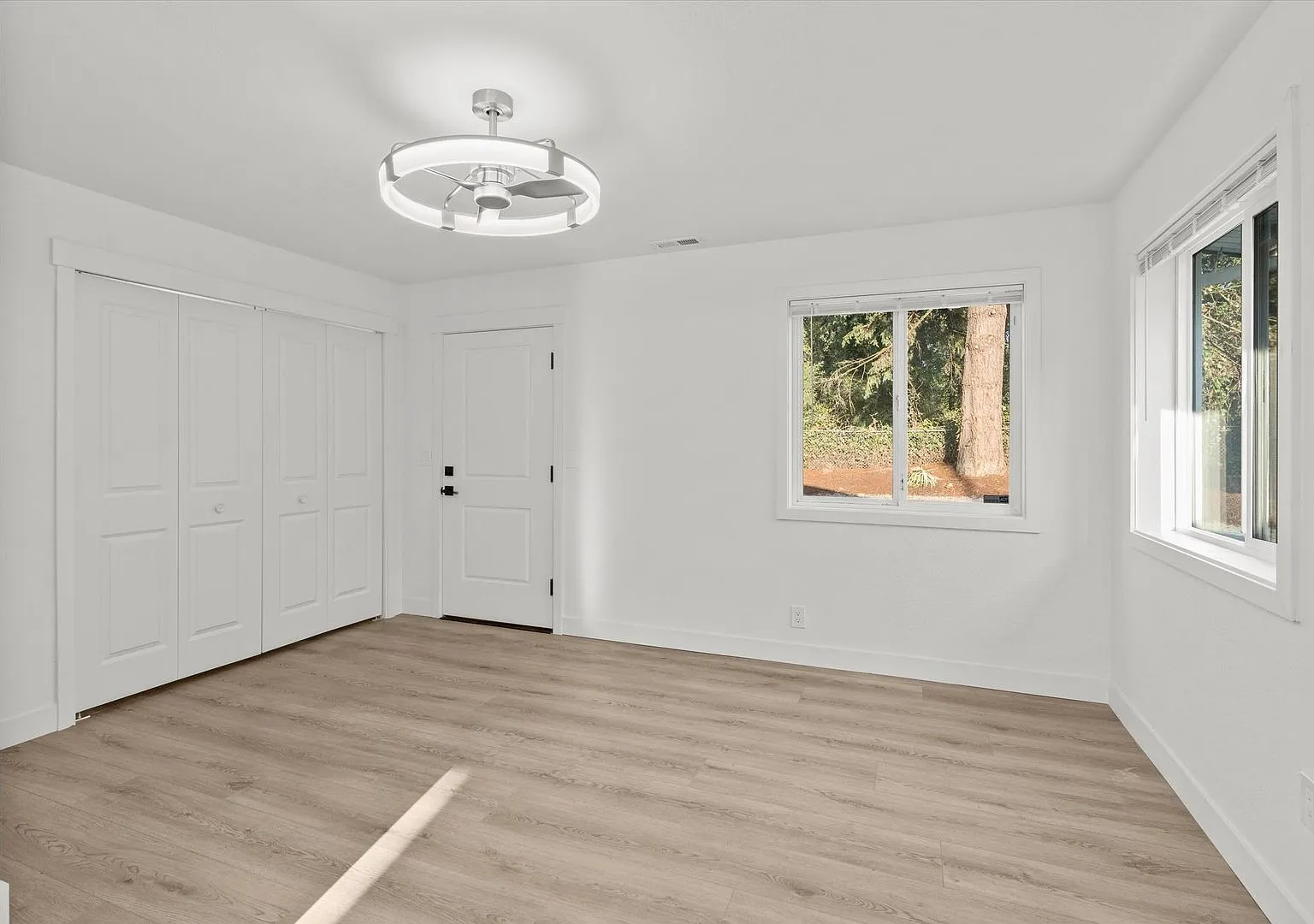 Newly Remodeled 2BR + Bonus Room 1.75BA Near JBLM — Photo 4