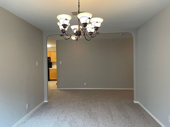 5th image of 217 Roadrunner Ave
