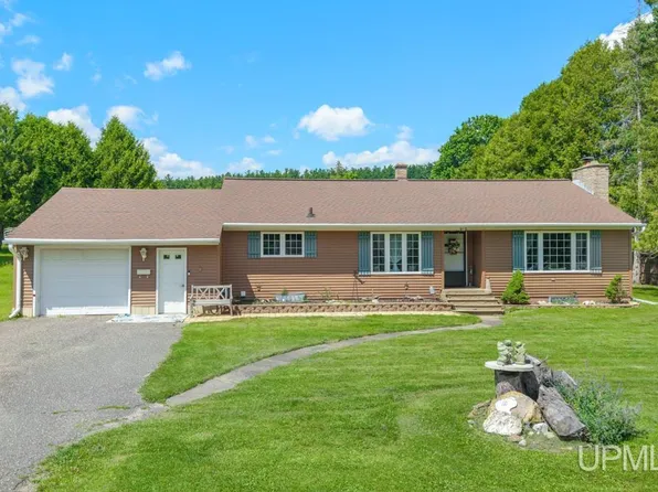 910 Houghteling St, Iron Mountain, MI 49801