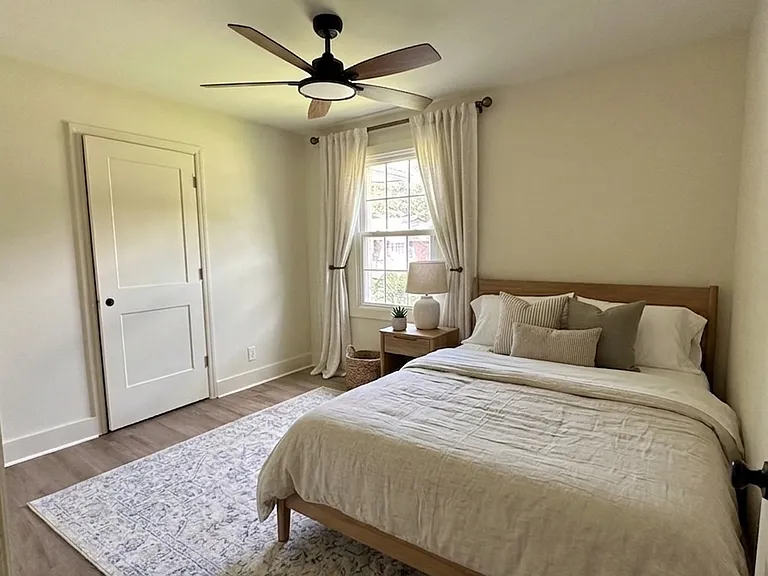 1846 Hazelwood Dr — Photo 2