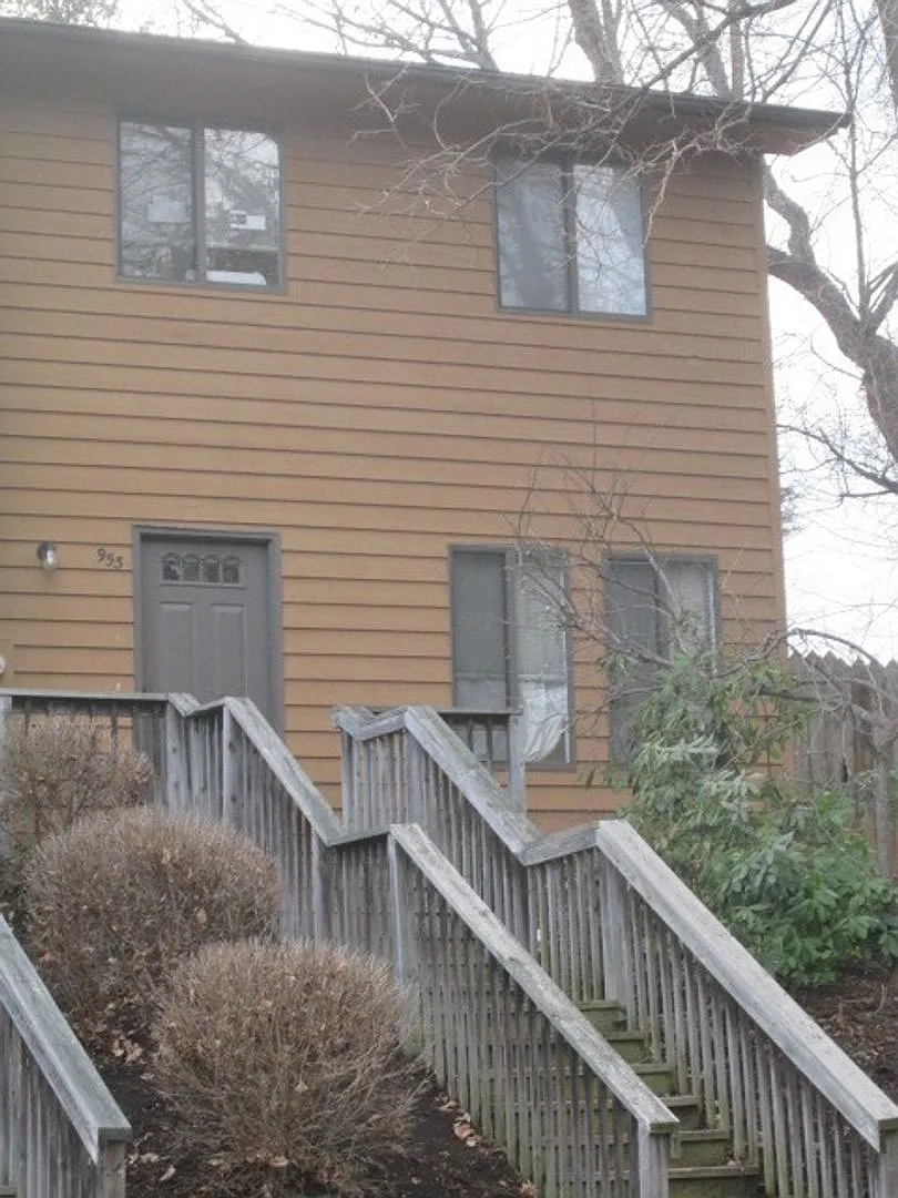 3 Bedroom 2.5 Half Bath Townhouse — Photo 1