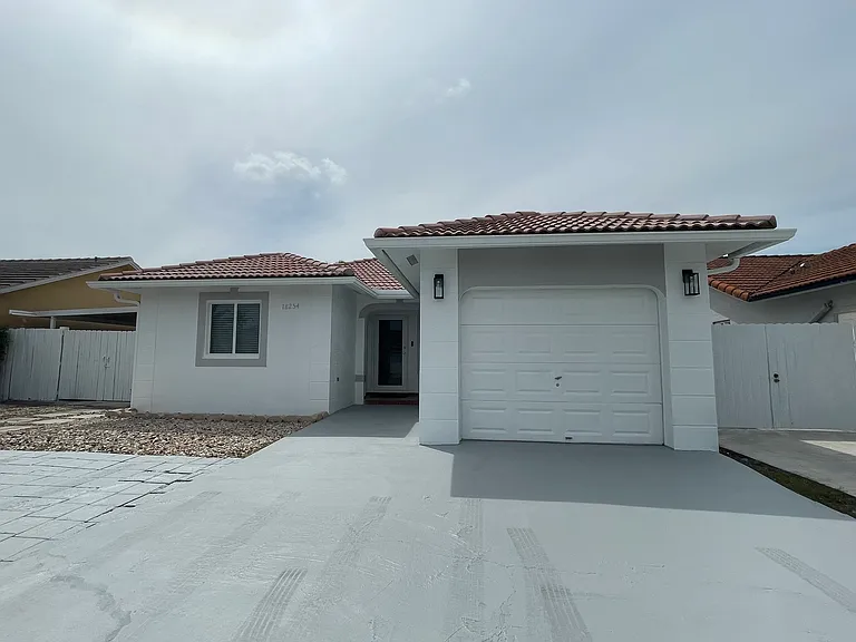 18254 SW 143rd Pl — Photo 4