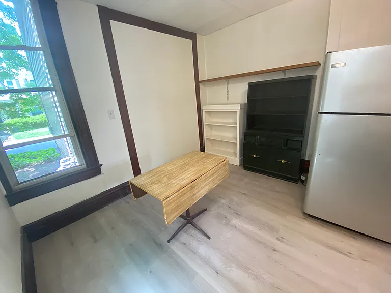 1944 Deerwood Ave #3 — Photo 4