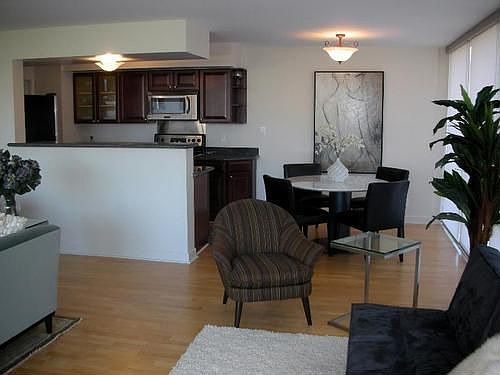4th image of 1998 Broadway St #605