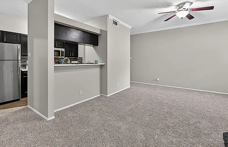 The Versailles Apartments — Photo 9