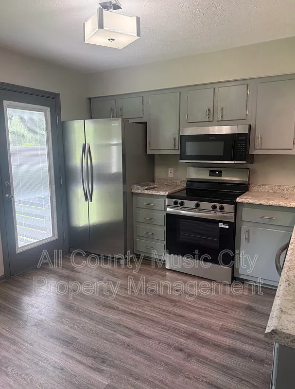 2 bed, 1.0 bath, 768 sqft, $1,350 — Photo 4