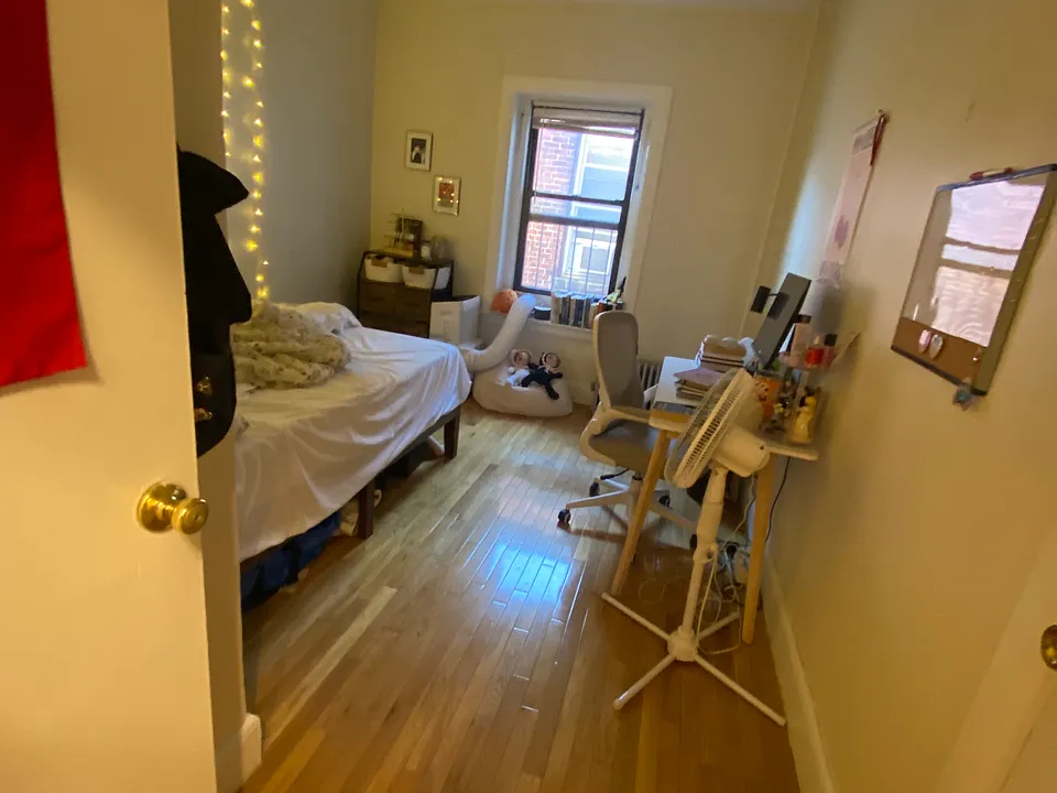 212 Hemenway St #4