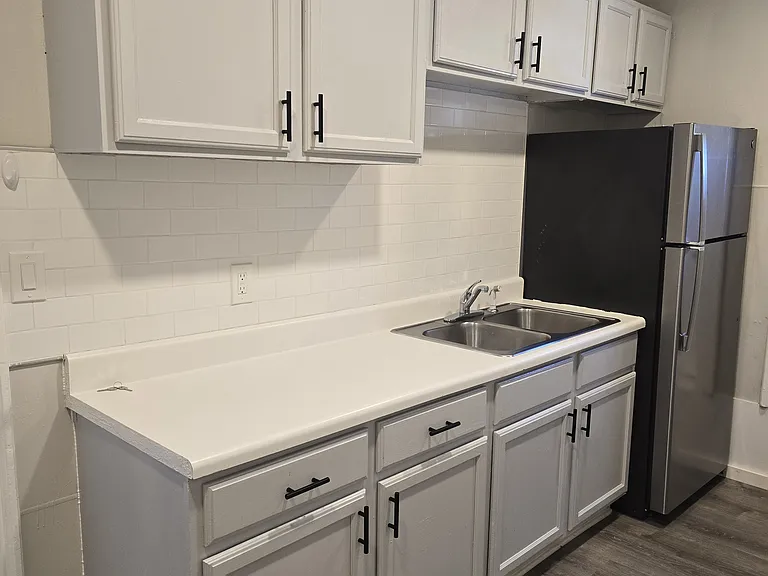 49 N West End Ave #5 — Photo 5