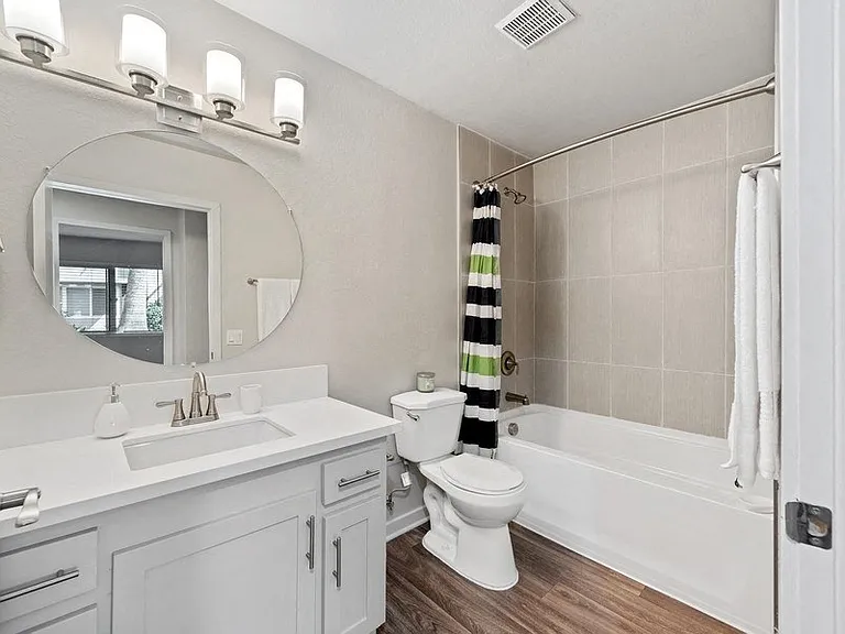 Pointe Luxe Apartment Homes — Photo 8