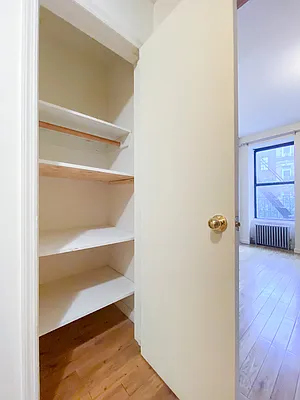 Rented by City Connections Realty | media 15