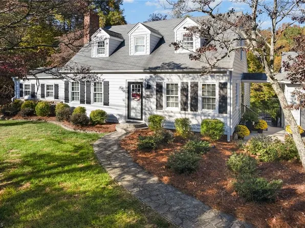 5650 Main St, Pfafftown, NC 27040