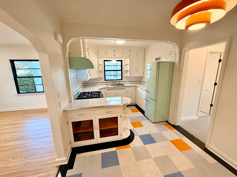 1015 W 9th St #3 — Photo 15