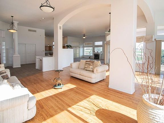 2nd image of 4206 Saint Andrews Dr